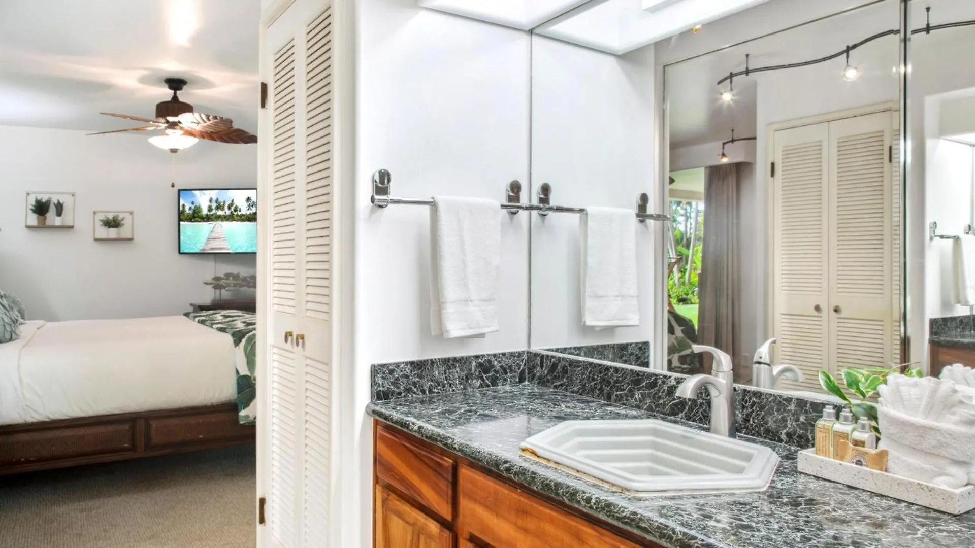 Apartment Kbm Resorts Free Car Polo Beach Pol-109 Ground Floor Steps To The Sand Sunset Views Wailea  United States